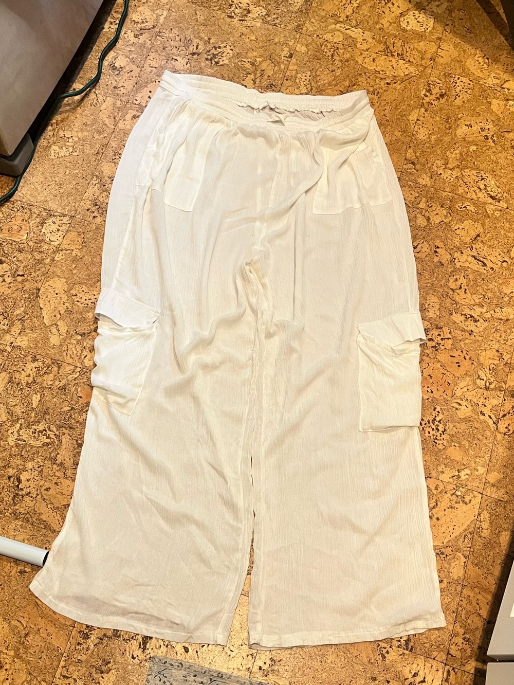 Women’s White Cotton Flowy Cargo Pants (XXL)